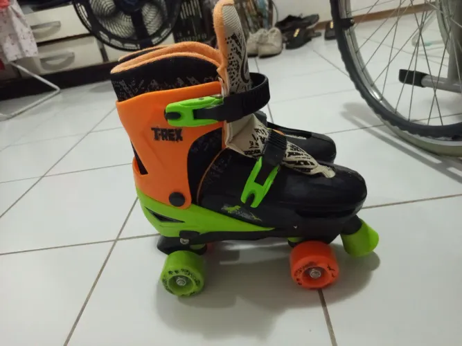 Patins tamanho 39-42, semi-novo, sem caixa
