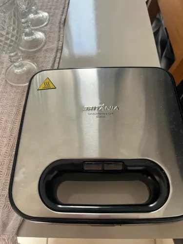 Sanduicheira Grill Britânia - Inox
