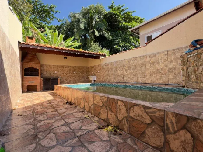 Casa com PISCINA 400 M DA PRAIA 2 dormitórios à venda, 100 m² por R$ 630.000 - Maracanã - 