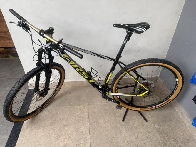 Bike Aro 29 Tam. 19 | Deore 1x10 | Shimano MT100 | Suspensão Absolute Prime Ar