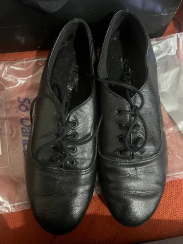 SAPATO DE SAPATEADO PRETO 37
