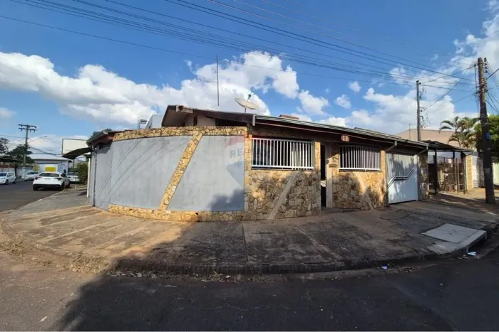Casa Parque São Jerônimo | 3 Quartos (Suíte) + Ponto Comercial | 236,7 m²