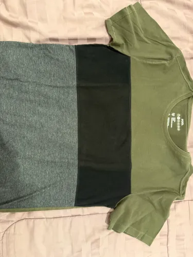 Camiseta simples tamanho P