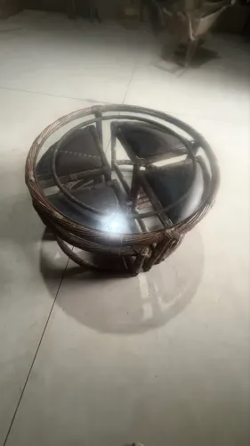 Mesa com 4 banquetas de vime