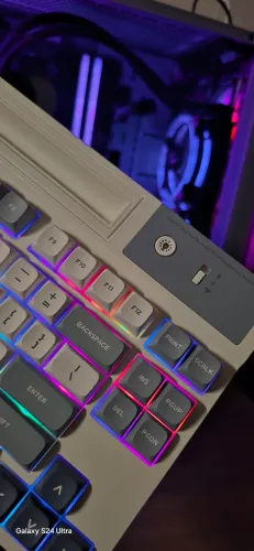 Teclado Mecânico Epomaker DynaTab 75 - Gasket Mount - Tri-Mode