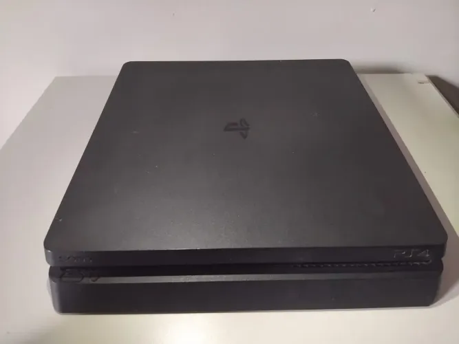 VENDO PLAYSTATION 4 - JOGOS E CONTROLE INCLUSOS