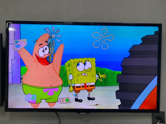 Semp TCL smart 32 polegadas por : 650 (com risquinho na película )