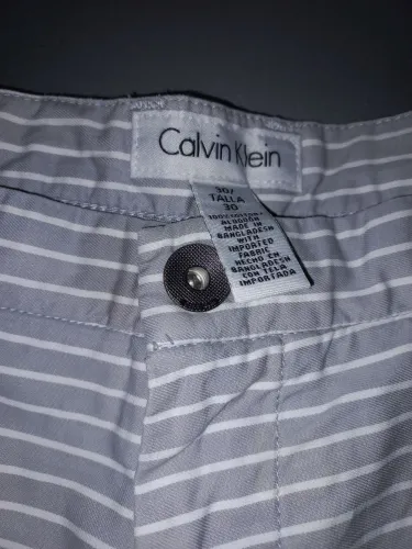 Bermuda Calvin Klein tamanho 40