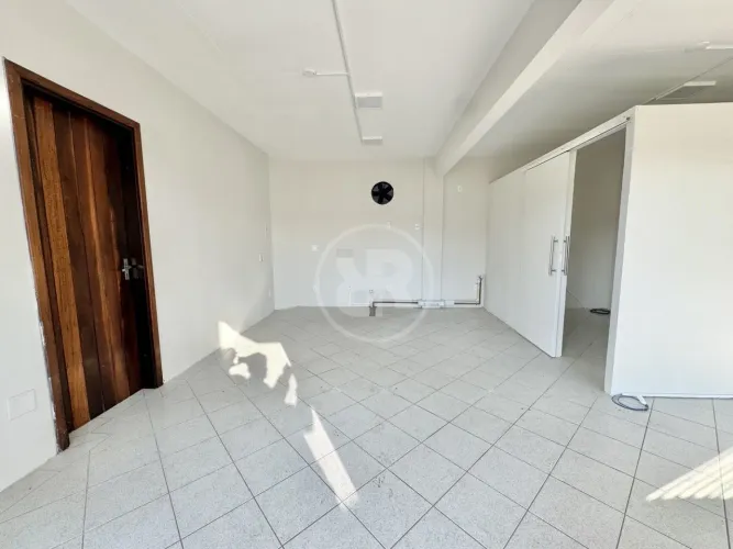 Sala Comercial com 35m² para Alugar próximo ao centro no início do Bairro Velha em Blumena