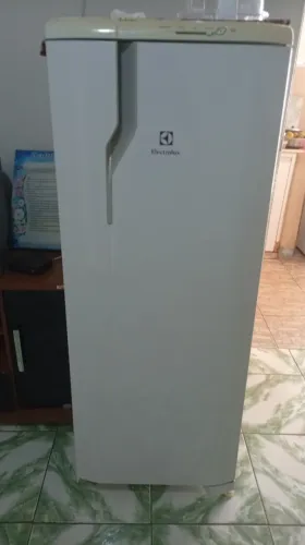 Geladira re31 240 litros 110 v