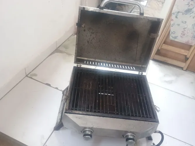 Churrasqueira a gás precisa de reparo só 100,00 reais
