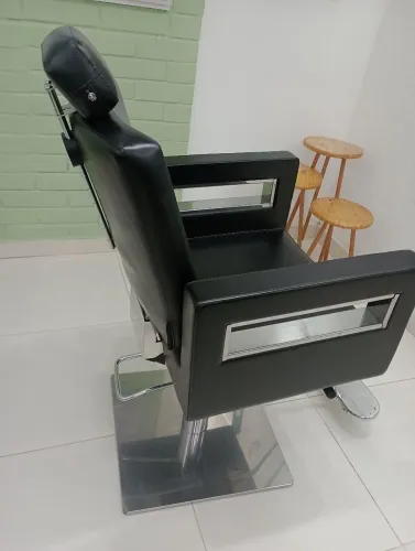 Poltrona / Cadeira de Salão Profissional Van De Velde - Reclinável e Hidráulica