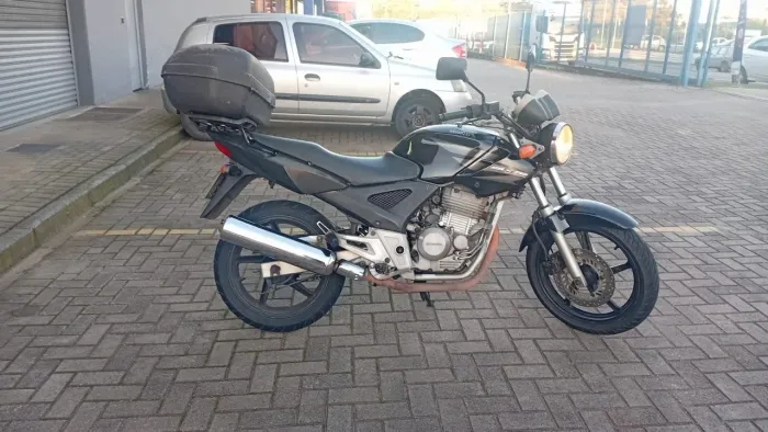 Cb Twister 250 preta