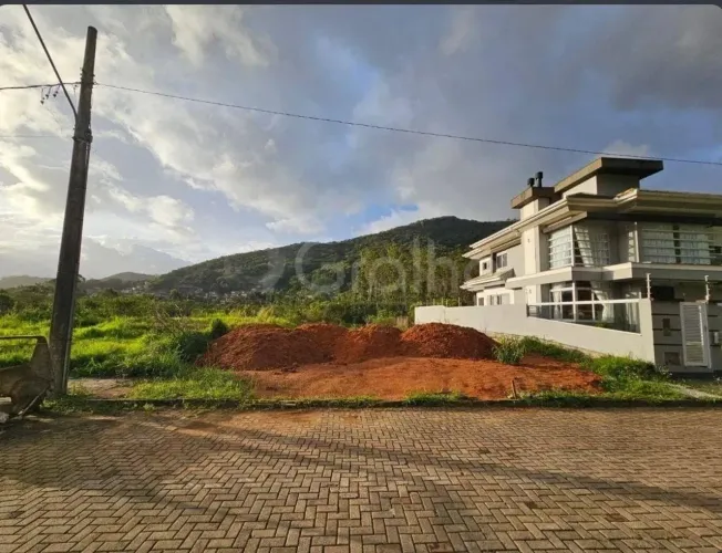 Terreno com 450m² no bairro Saco Grande, Florianópolis