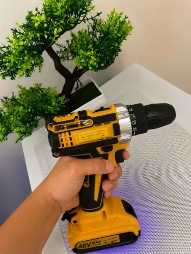 Parafusadeira e Furadeira 48v com 2 baterias
