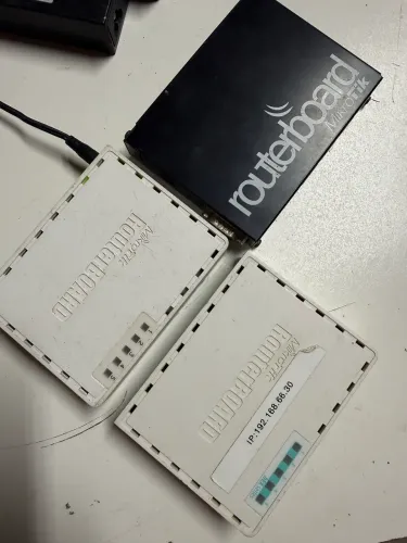 Microtik usado mas funcionando.