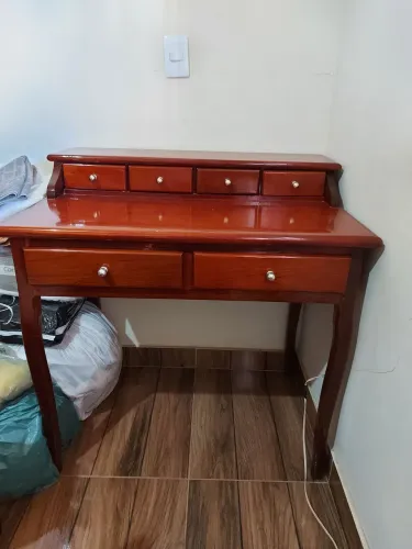 Escrivaninha com Cadeira