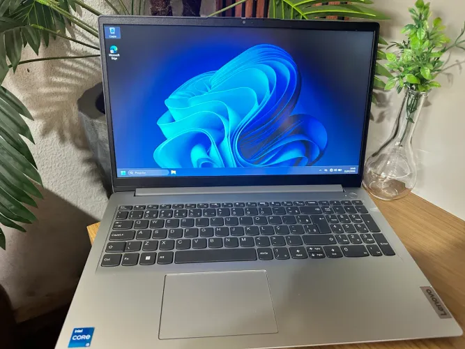 Notebook Lenovo IdeaPad 1i Intel Core i5 8GB RAM SSD 512GB Windows 11 15,6
