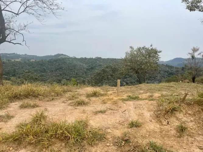 Vende terreno em Pirapora