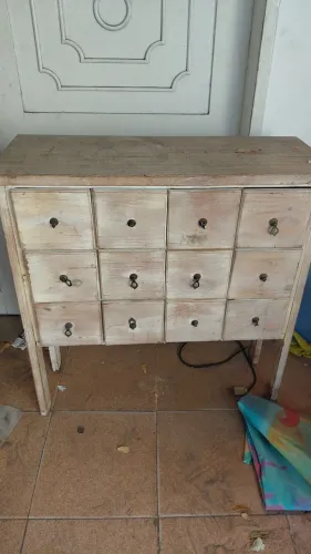 Mesa gaveteira decorativa