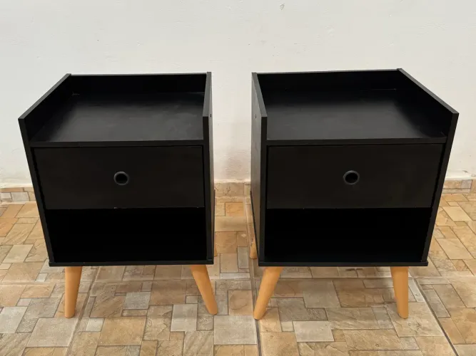 2x mesas de cabeceira