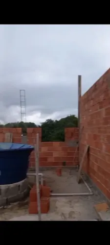 Casa de segundo andar em construção 