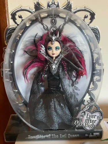 Ever after High Evil Raven Queen SDCC
