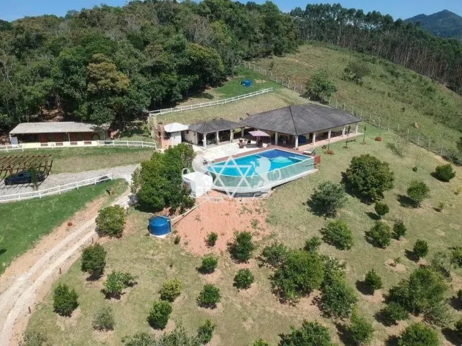 Chácara com 3 quartos e piscina à venda, 300 m² - CEDRO, Paraibuna