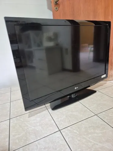 TV LG 42 polegadas Full HD em ótimo estado (não Smart)