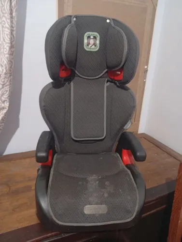 Cadeirinha de elevação com encosto