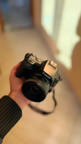 Canon EOS Rebel SL3 + Lente Canon 18-135mm IS