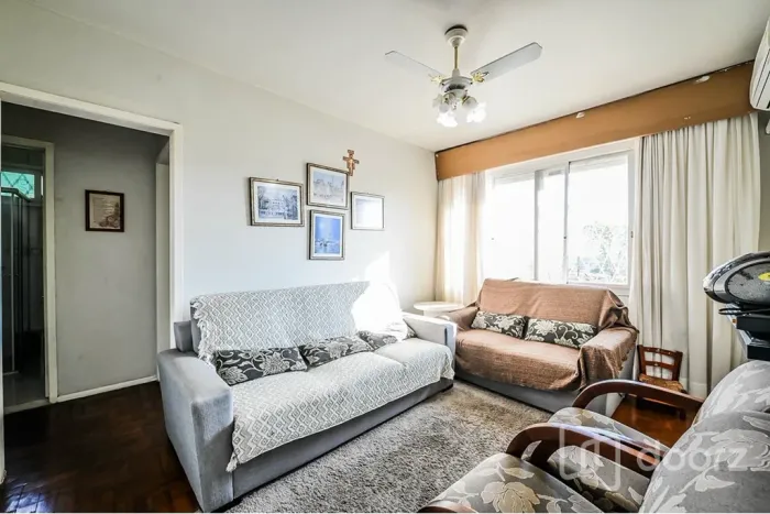 Imóvel na Álvaro Osimo Caetano com 4 dormitórios e 216.24m²