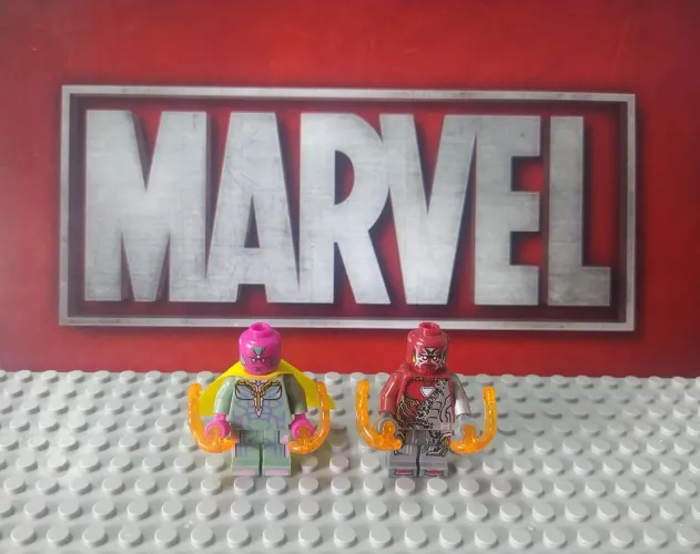Bonecos e Minifiguras Visão e Visão de Ferro - Marvel (blocos de montar tipo LEGO)