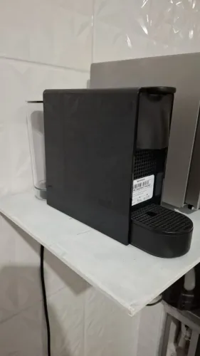 Cafeteira Nespresso Essenza Mini Preta 220V