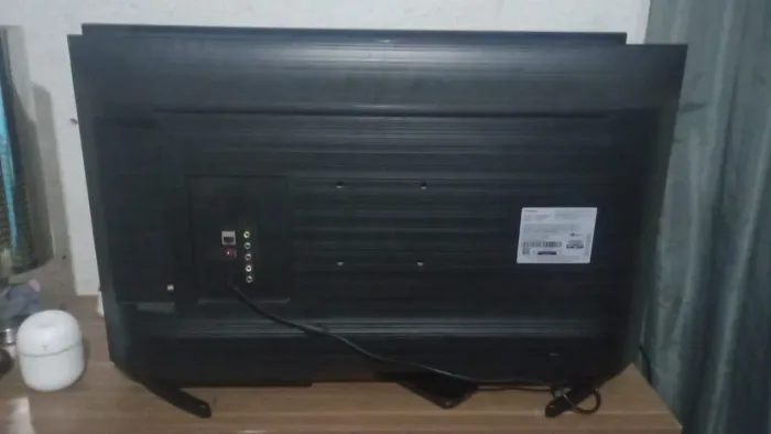 vendo TV Smart Samsung 32 com mancha na tela