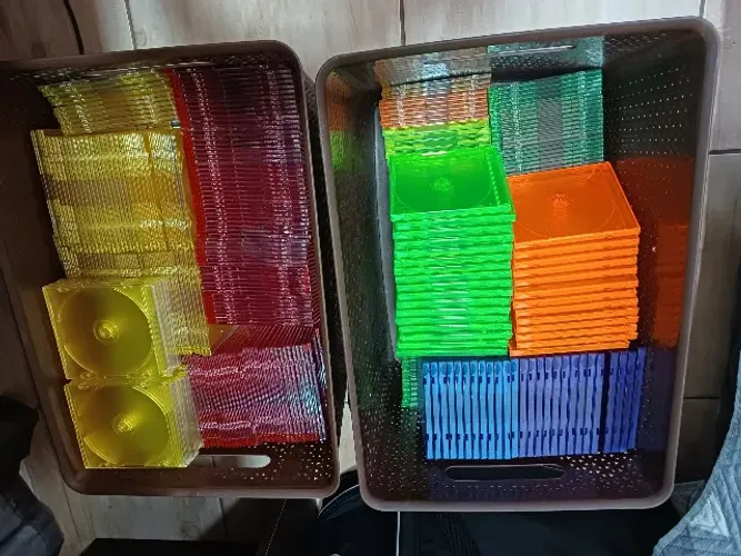 600 capinhas de CD diversos