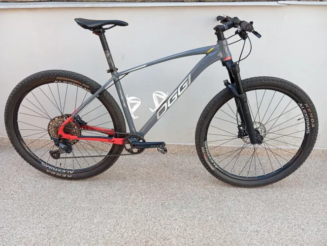 Bike Oggi 7.4, tamanho M, pouco uso