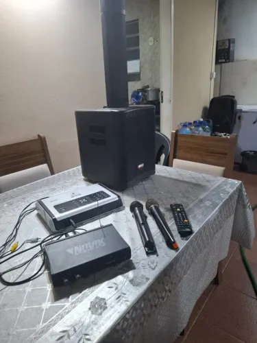 Karaokê Portátil Novik Neo Stage 8 Pro + Videokê + 2 mics