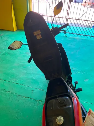 Vendo moto crypton 2010 em dias bem conservada 4500