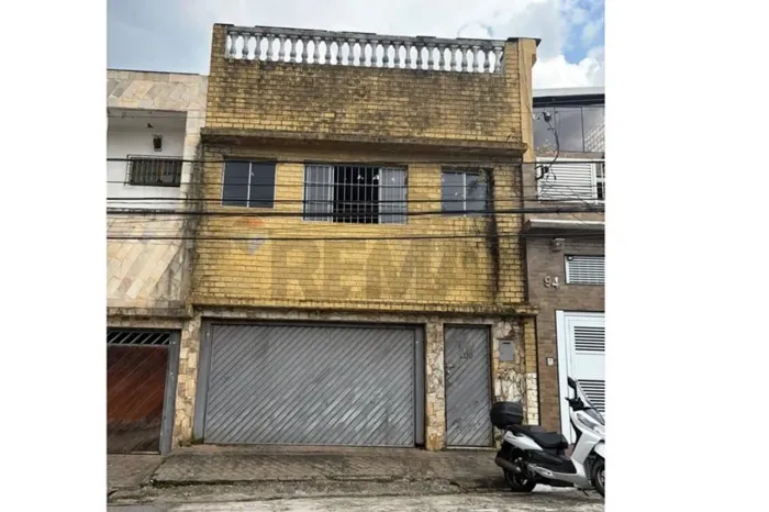 Sobrado para reforma. *Oportunidade*.