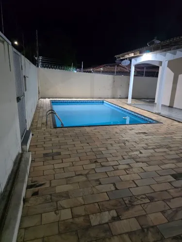Aluga-se uma excelente Casa Residencial de esquina localizada no Caçari, * 