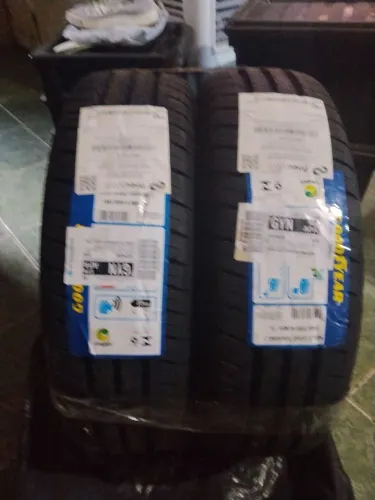 Vendo 2 pneus novos Goodyear.