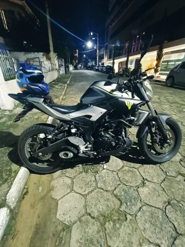Yamaha MT-03 2018 ABS com Modificações Esportivas