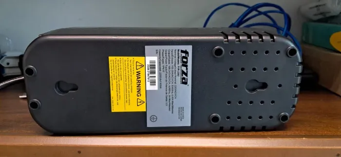 Estabilizador Forza Fvr-2202 2200va, 1100w, 8 soquetes - 220v