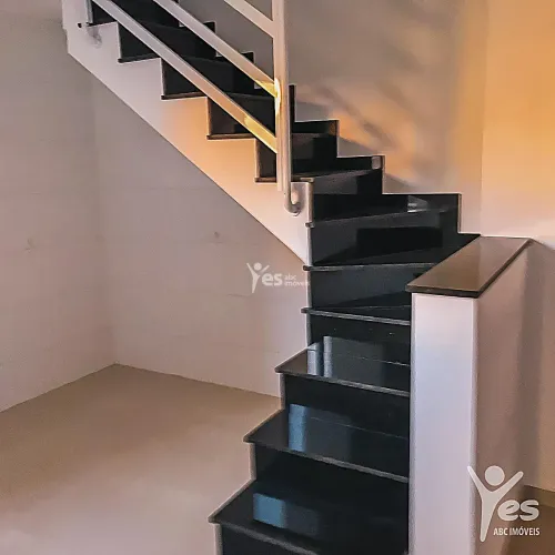 Cobertura de 124m², sem condomínio, 03 dormitórios sendo 01 suíte e 01 vaga de garagem - V