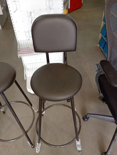 BANQUETA ESTOFADA COM ENCISTO ESTOFADO AVISTA 299 ZAP *