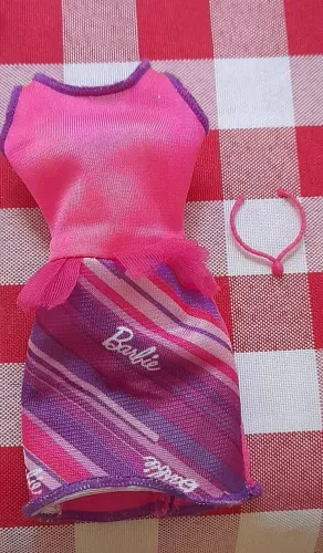 Vestido e colar da Barbie Ring Series