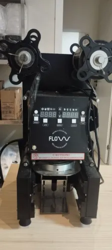Máquina seladora de copos