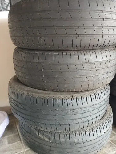 Vendo pneus aro 15 pneus bons 185/60/15