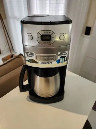 Cafeteira Cuisinart com Mordedor de café - Grind & Brew DGB-650 - Estado de Nova